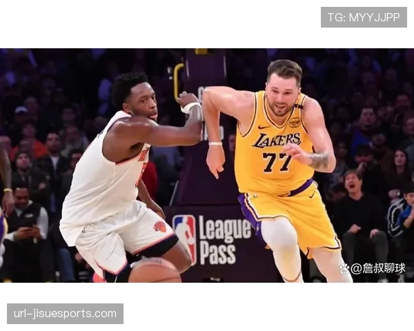 场边花絮：东契奇与爱德华兹赛后交换球衣，两人均入选本赛季最佳阵容一阵